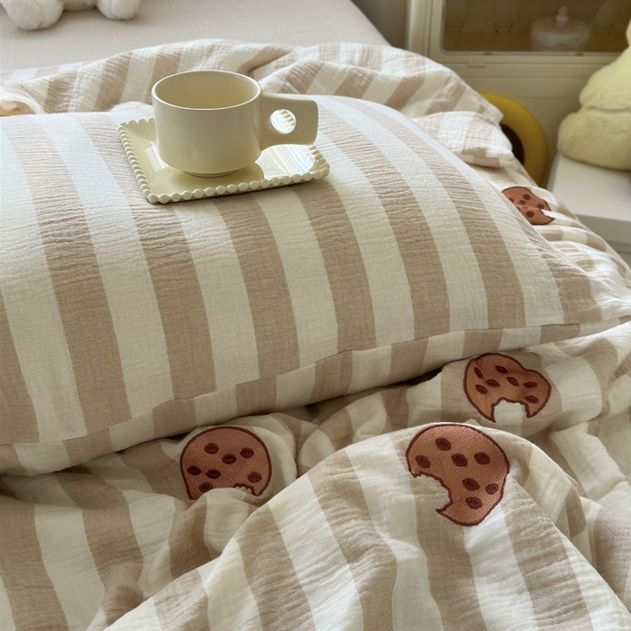 91家纺网 家纺一手货源 找家纺 木楌家居2025新款色织条纹皱皱纱刺绣款夏被 曲奇