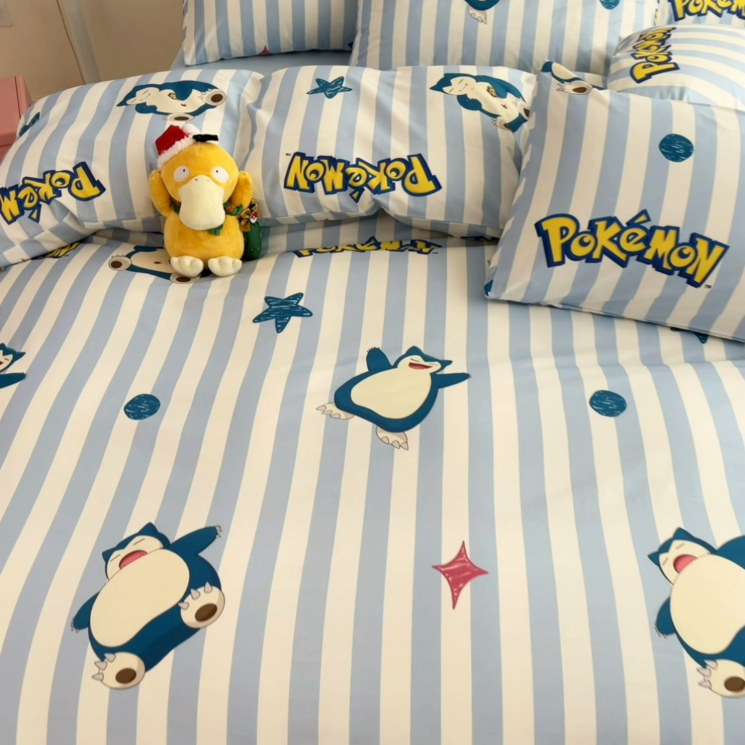 91家纺网 家纺一手货源 找家纺 桃子家居 2025新款宝可梦正版授权皮卡丘纯棉印花系列四件套 棉宝可梦-蓝条卡比兽