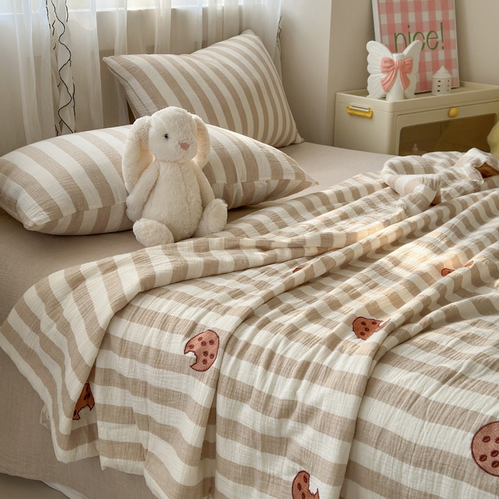 91家纺网 家纺一手货源 找家纺 木楌家居2025新款色织条纹皱皱纱刺绣款夏被 曲奇