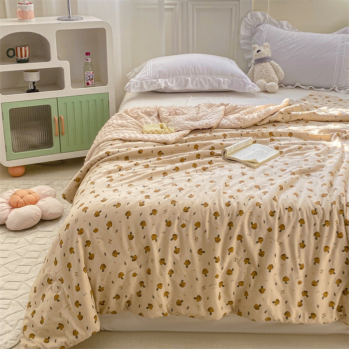 91家纺网 家纺一手货源 找家纺 米乐被业 2025新款水洗棉凉豆豆夏被 小蘑菇