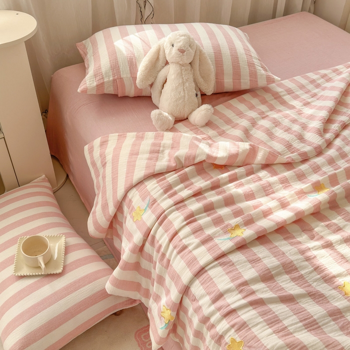 91家纺网 家纺一手货源 找家纺 木楌家居2025新款色织条纹皱皱纱刺绣款夏被 星河坠落