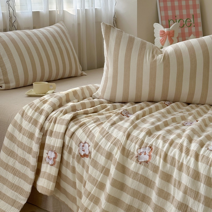 91家纺网 家纺一手货源 找家纺 木楌家居2025新款色织条纹皱皱纱刺绣款夏被 土司