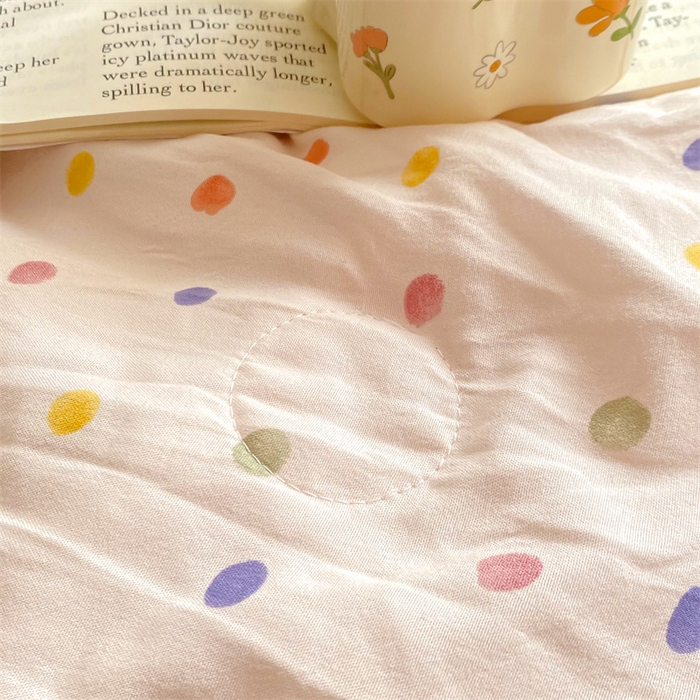 91家纺网 家纺一手货源 找家纺 米乐被业 2025新款水洗棉凉豆豆夏被 彩色波点