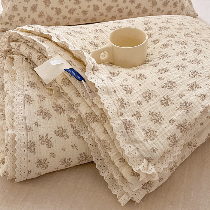 91家纺网 家纺一手货源 找家纺 木楌家居2025新款全棉皱皱纱花边款大豆夏被 舒阳