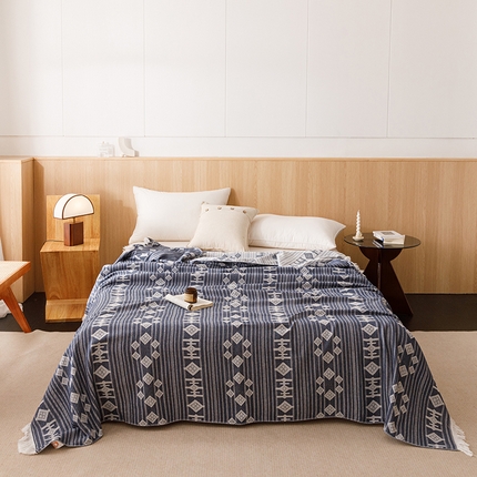 91家纺网 家纺一手货源 找家纺 悦然毛巾被 2025新款全棉双层纱流苏款盖毯 迷情恋曲蓝