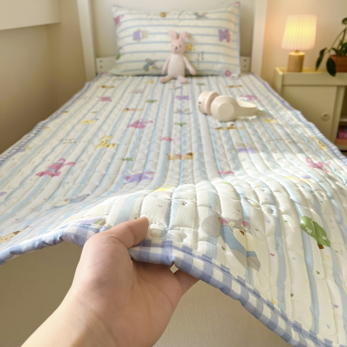 91家纺网 家纺一手货源 找家纺 Sweet dreams甜梦 2025新款全棉卡通小清新棉垫子床垫旅行垫 奇趣动物园