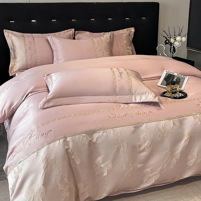 91家纺网 家纺一手货源 找家纺 金牛座家纺 2025新款金丝提花亲肤棉刺绣拼接四件套 情结-浅豆沙