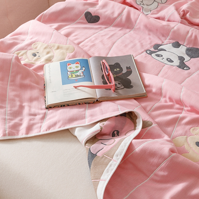 91家纺网 家纺一手货源 找家纺 悦然毛巾被 2025新款全棉６层纱毛巾被 甜梦小熊粉