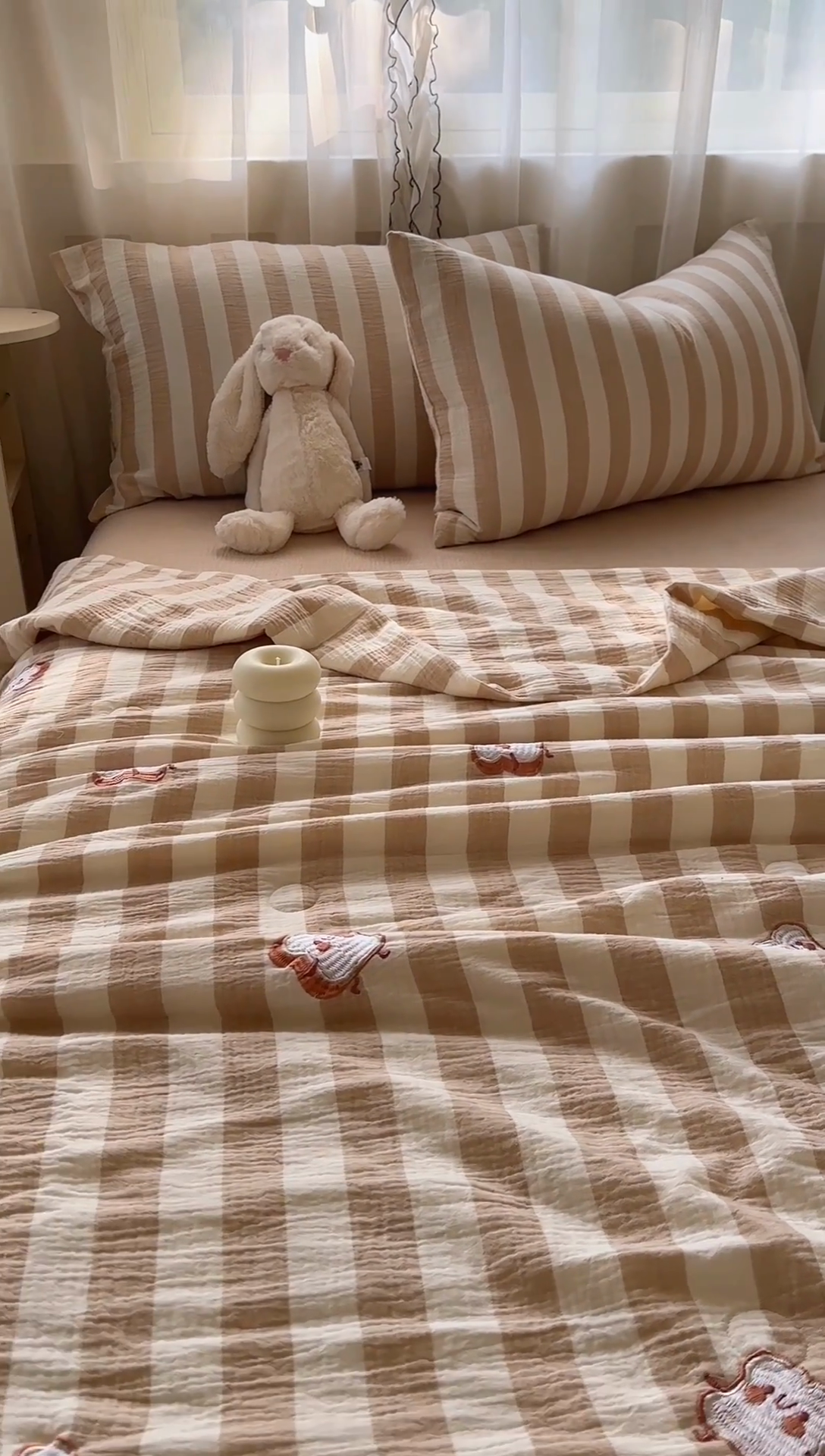 91家纺网 家纺一手货源 找家纺 木楌家居2025新款色织条纹皱皱纱刺绣款夏被 土司