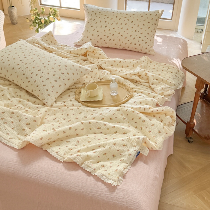 91家纺网 家纺一手货源 找家纺 木楌家居2025新款全棉皱皱纱花边款大豆夏被 沐黎 粉