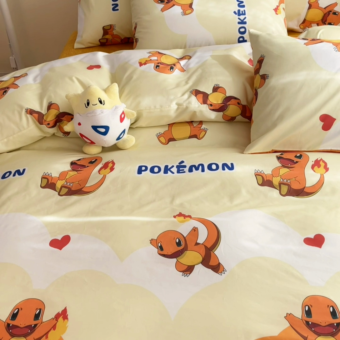 91家纺网 家纺一手货源 找家纺 桃子家居 2025新款宝可梦正版授权皮卡丘纯棉印花系列四件套 棉宝可梦-开心喷火龙