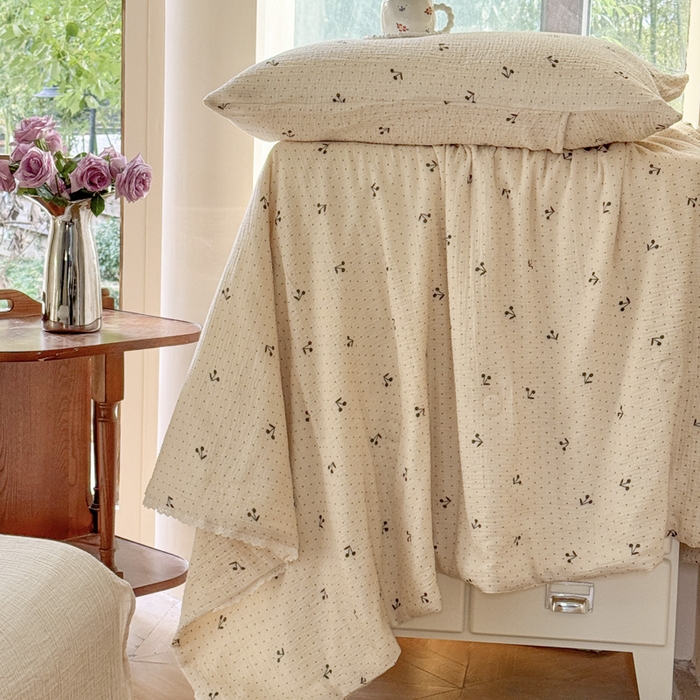 91家纺网 家纺一手货源 找家纺 木楌家居2025新款全棉皱皱纱花边款大豆夏被 映夏