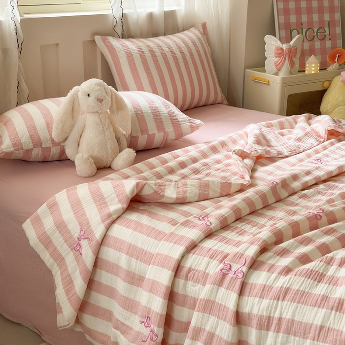 91家纺网 家纺一手货源 找家纺 （总）木楌家居2025新款色织条纹皱皱纱刺绣款夏被