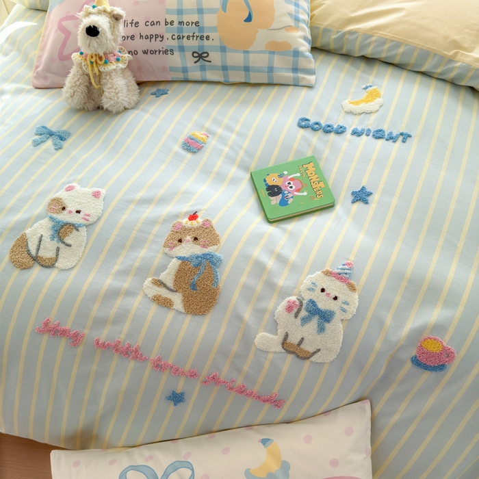 91家纺网 家纺一手货源 找家纺 优彩 2025新款全棉数码印花毛巾绣四件套 猫猫茶话会