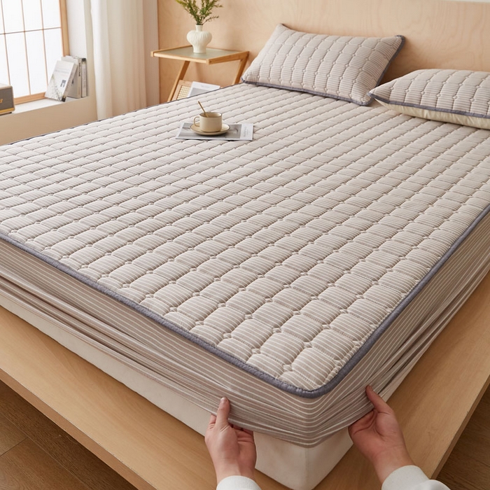 91家纺网 家纺一手货源 找家纺 暖季家纺 2025新款水洗棉夹棉床笠无印风棉花款 棉花床笠咖细条