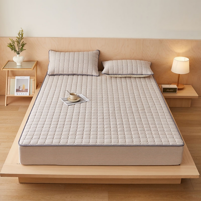 91家纺网 家纺一手货源 找家纺 暖季家纺 2025新款水洗棉夹棉床笠无印风棉花款 棉花床笠咖细条