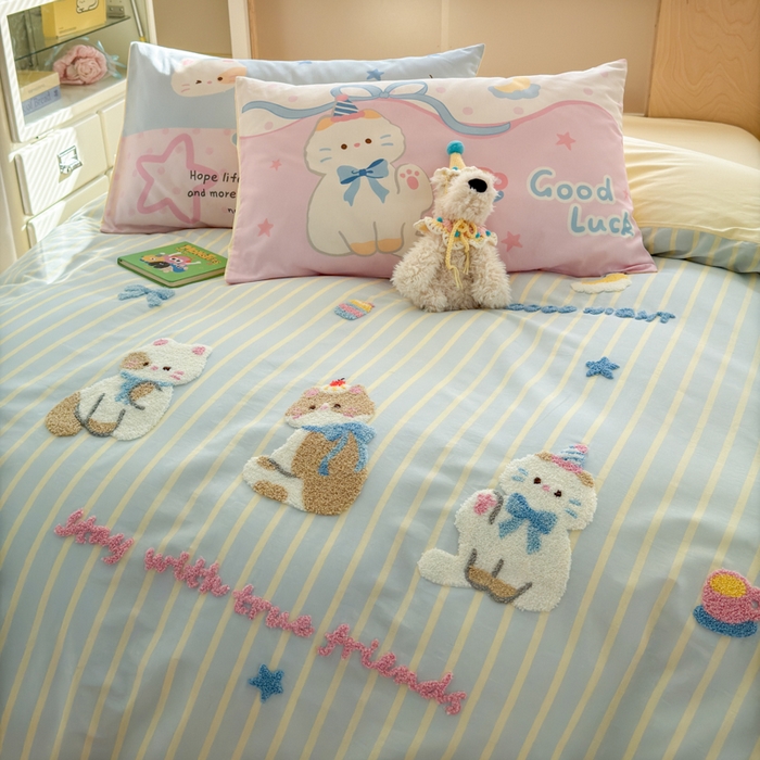 91家纺网 家纺一手货源 找家纺 优彩 2025新款全棉数码印花毛巾绣四件套 猫猫茶话会