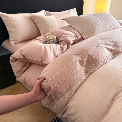 91家纺网 家纺一手货源 找家纺 （总）水云缦 2025新款全棉三层纱色织大提花四件套绣花拼接款