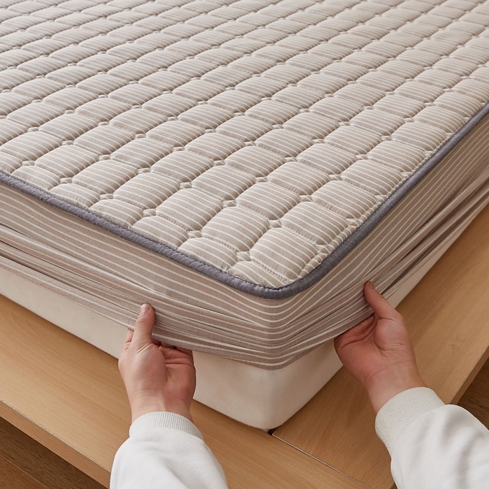 91家纺网 家纺一手货源 找家纺 暖季家纺 2025新款水洗棉夹棉床笠无印风棉花款 棉花床笠咖细条