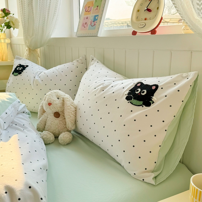 91家纺网 家纺一手货源 找家纺 上尚居 2025新款云朵棉卡通毛巾绣四件套 波点猫-米白