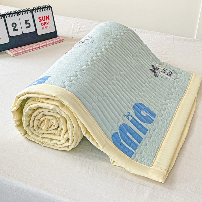 91家纺网 家纺一手货源 找家纺 罗亿家纺  2025新款宿舍款-水洗棉夹棉床盖 蓝莓梨子