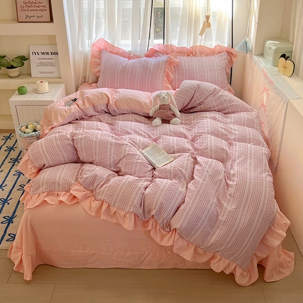 91家纺网 家纺一手货源 找家纺 满座家居 2025直播爆款 韩版复古提花公主格四件套 亲肤云朵棉水洗棉四件套 花漾-知夏粉