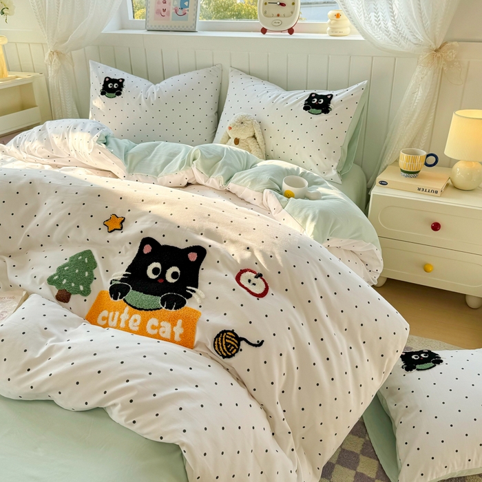 91家纺网 家纺一手货源 找家纺 上尚居 2025新款云朵棉卡通毛巾绣四件套 波点猫-米白