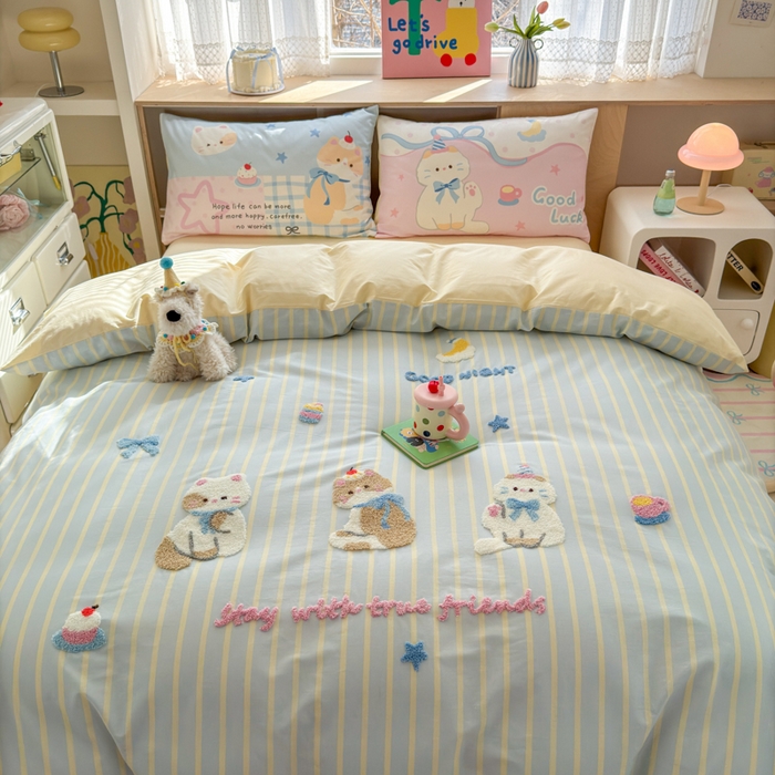 91家纺网 家纺一手货源 找家纺 优彩 2025新款全棉数码印花毛巾绣四件套 猫猫茶话会