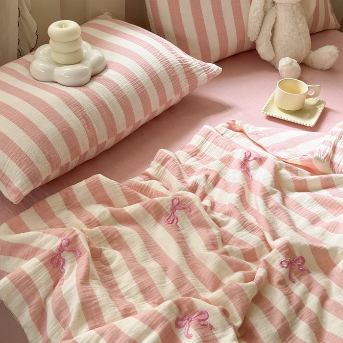 91家纺网 家纺一手货源 找家纺 （总）木楌家居2025新款色织条纹皱皱纱刺绣款夏被