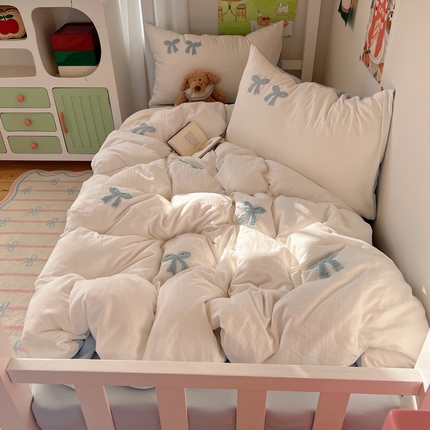 91家纺网 家纺一手货源 找家纺 （总）阿曼达 2025新款学生季单人床三件套热款超甜可爱酷美毛巾绣软糯糯可以裸睡的水洗m纯色格子纯色四件套