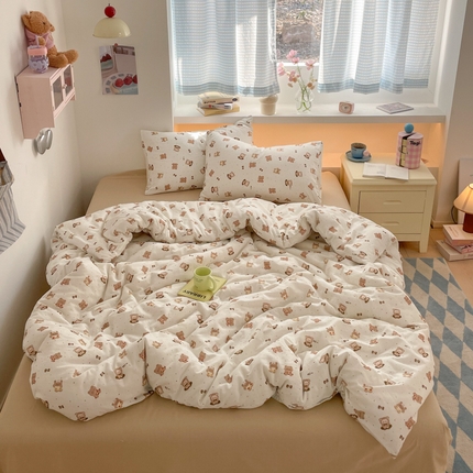 91家纺网 家纺一手货源 找家纺 桃子家居 2025新款A类纯棉有氧双层纱小清新可爱少女系列四件套 棉双层纱-奶油甜甜熊