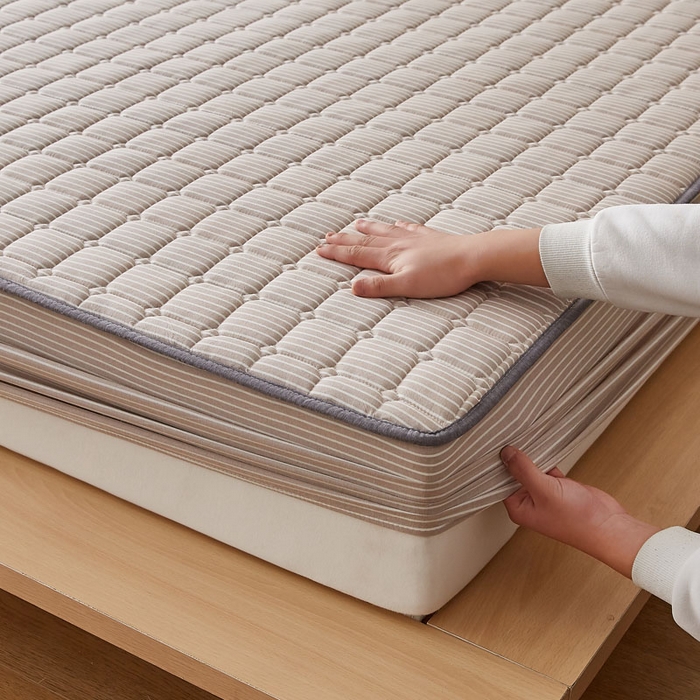 91家纺网 家纺一手货源 找家纺 暖季家纺 2025新款水洗棉夹棉床笠无印风棉花款 棉花床笠咖细条