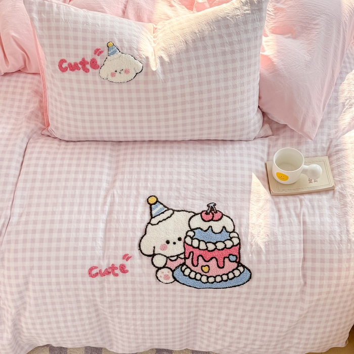 91家纺网 家纺一手货源 找家纺 上尚居 2025新款云朵棉卡通毛巾绣四件套 蛋糕狗