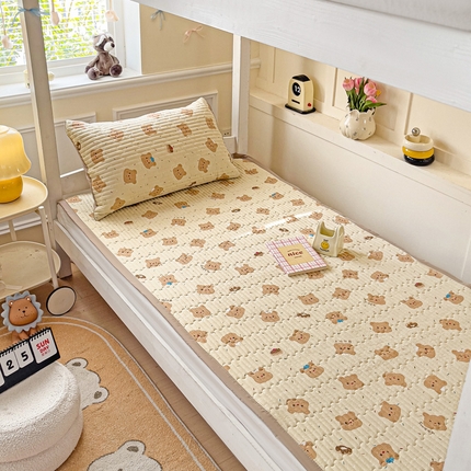 91家纺网 家纺一手货源 找家纺 罗亿家纺  2025新款宿舍款-水洗棉夹棉床盖 奥利奥小熊