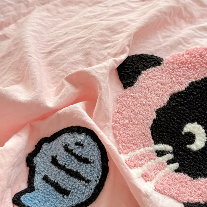 91家纺网 家纺一手货源 找家纺 上尚居 2025新款云朵棉卡通毛巾绣四件套 俏皮猫