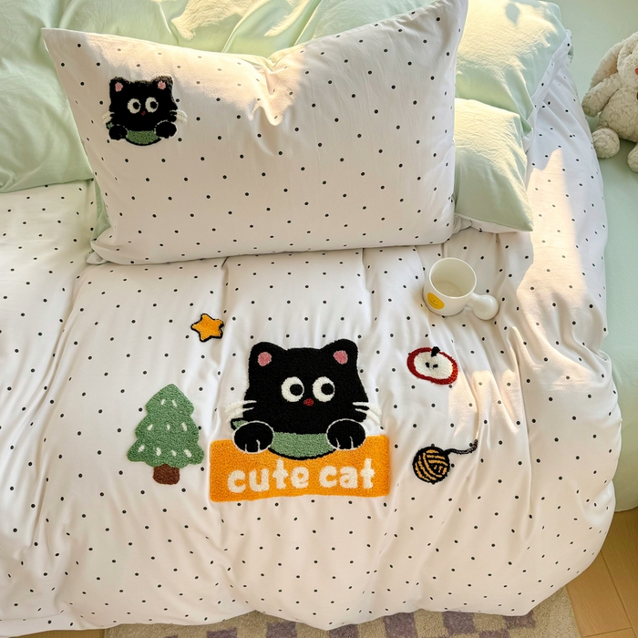 91家纺网 家纺一手货源 找家纺 上尚居 2025新款云朵棉卡通毛巾绣四件套 波点猫-米白