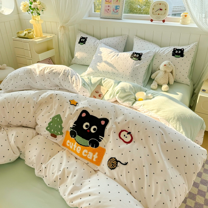 91家纺网 家纺一手货源 找家纺 上尚居 2025新款云朵棉卡通毛巾绣四件套 波点猫-米白