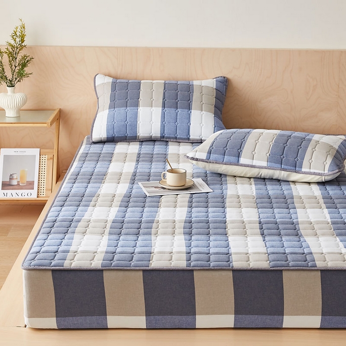 91家纺网 家纺一手货源 找家纺 暖季家纺 2025新款水洗棉夹棉床笠无印风棉花款 棉花床笠蓝大格