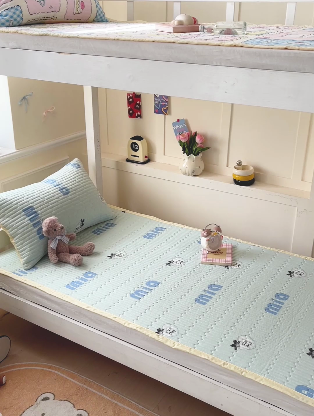 91家纺网 家纺一手货源 找家纺 罗亿家纺  2025新款宿舍款-水洗棉夹棉床盖 蓝莓梨子