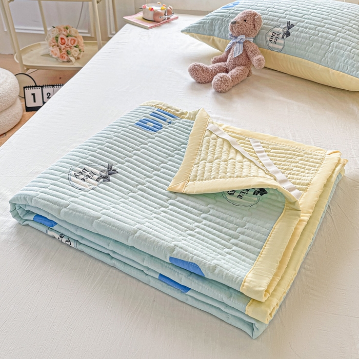 91家纺网 家纺一手货源 找家纺 罗亿家纺  2025新款宿舍款-水洗棉夹棉床盖 蓝莓梨子