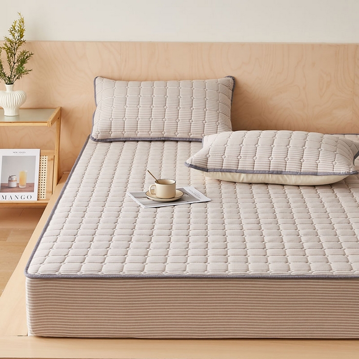 91家纺网 家纺一手货源 找家纺 暖季家纺 2025新款水洗棉夹棉床笠无印风棉花款 棉花床笠咖细条