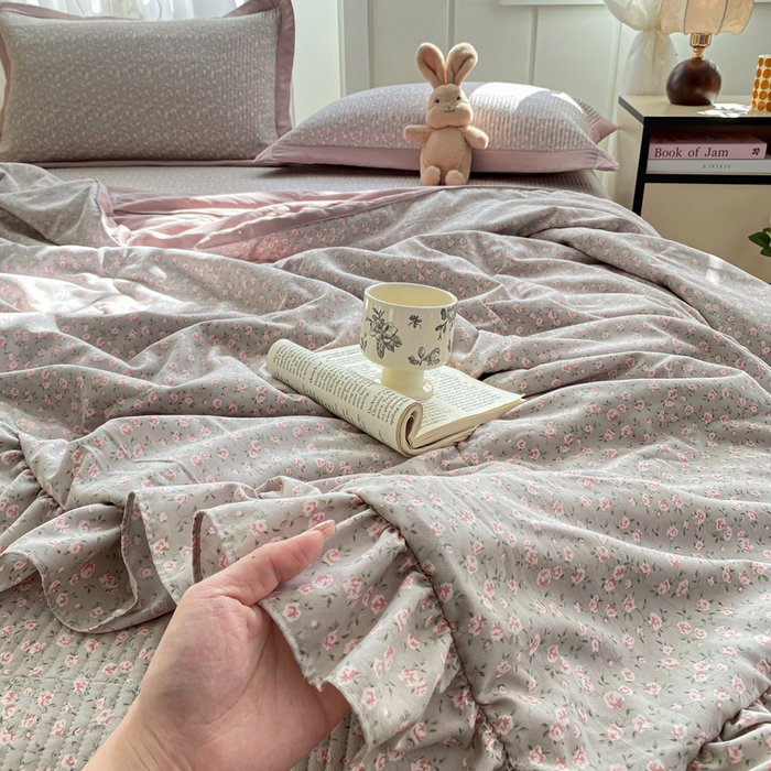 91家纺网 家纺一手货源 找家纺 尊妙被业 2025新款针织棉花边夏被春秋被 花间