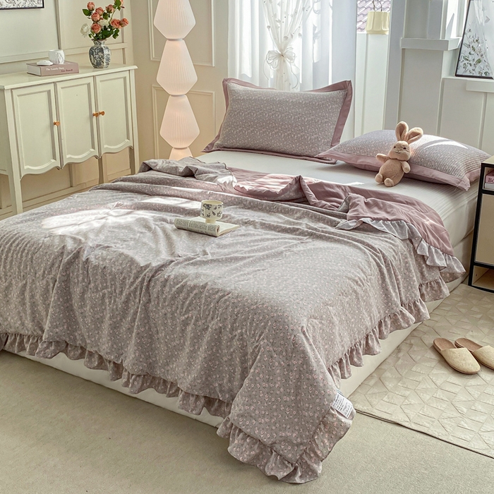 91家纺网 家纺一手货源 找家纺 尊妙被业 2025新款针织棉花边夏被春秋被 花间