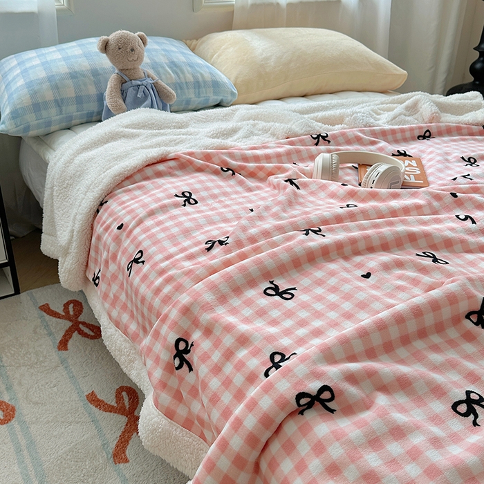 91家纺网 家纺一手货源 找家纺 （买家秀 爆款 不断货）A类母婴级婴童毯子牛奶绒毛毯牛奶绒毯子午睡毯珊瑚绒毛毯子羊羔绒毛毯羊羔绒毯子 粉格少女心