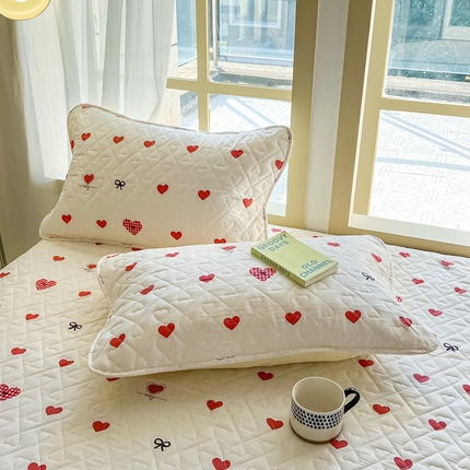 91家纺网 家纺一手货源 找家纺 禧缘家纺  2025新款全棉印花枕套 怦然心动