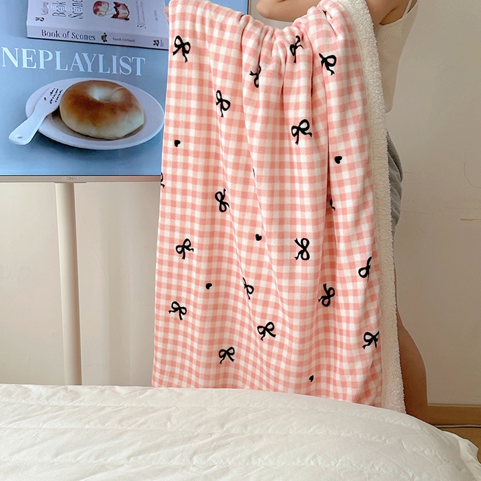 91家纺网 家纺一手货源 找家纺 （买家秀 爆款 不断货）A类母婴级婴童毯子牛奶绒毛毯牛奶绒毯子午睡毯珊瑚绒毛毯子羊羔绒毛毯羊羔绒毯子 粉格少女心