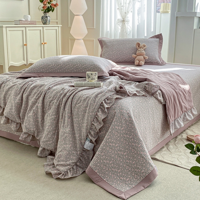 91家纺网 家纺一手货源 找家纺 尊妙被业 2025新款针织棉花边夏被春秋被 花间