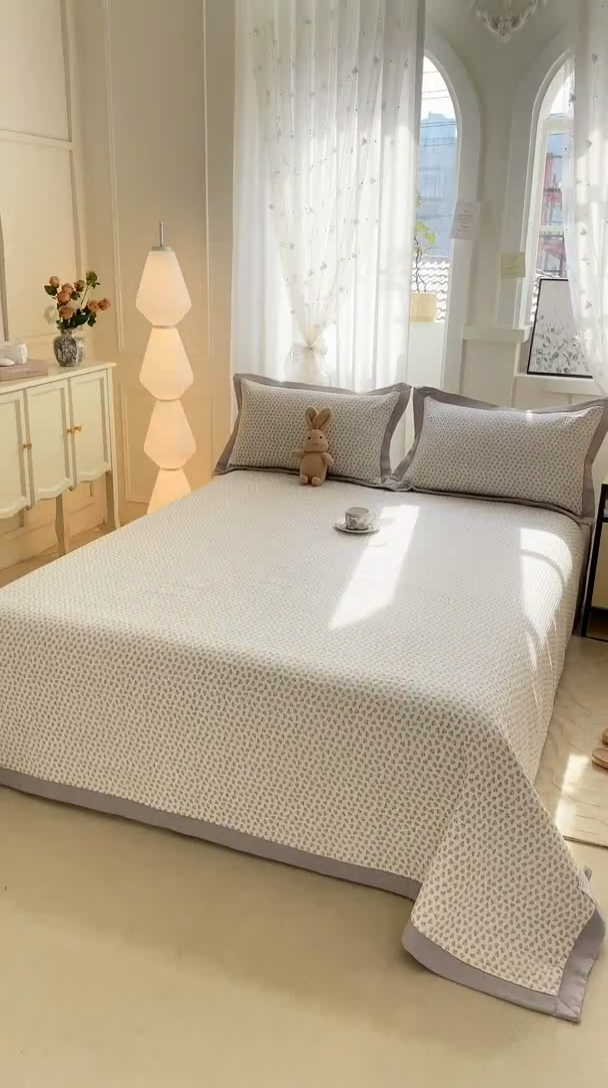91家纺网 家纺一手货源 找家纺 尊妙被业 2025新款针织棉直边床盖三件套 故人