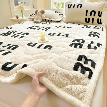 91家纺网 家纺一手货源 找家纺 （总）（买家秀 爆款不断货）A类母婴级毛巾绣牛奶绒床垫子刺绣牛奶绒床护垫床褥子雪花绒毛巾绣床垫床褥-大床款