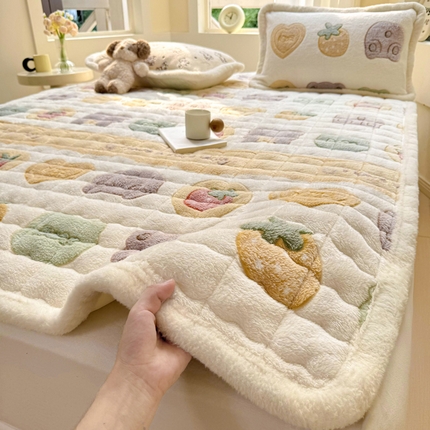 91家纺网 家纺一手货源 找家纺 （买家秀 爆款花色不断货）A类母婴级牛奶绒床垫子雪花绒床垫子牛奶绒雪花绒床护垫子牛奶绒床褥子-大床款 姜饼熊